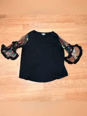 Umgee Black Top with Embroidered Floral Mesh Bell Sleeves sz Small
